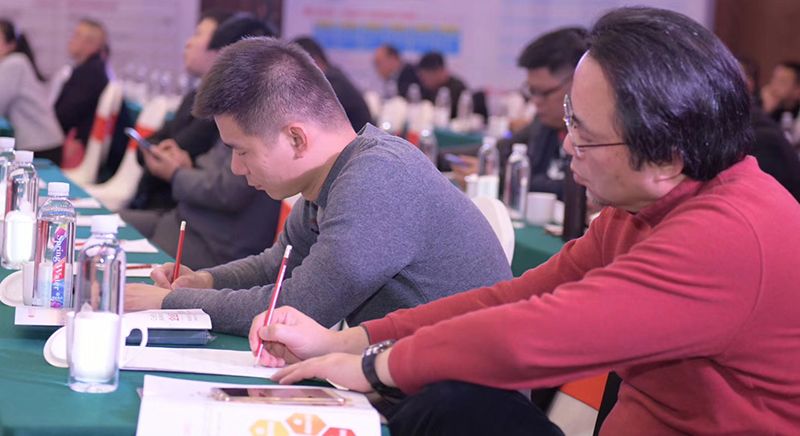 公司員工應(yīng)當(dāng)怎樣學(xué)習(xí)企業(yè)管理培訓(xùn)課程？